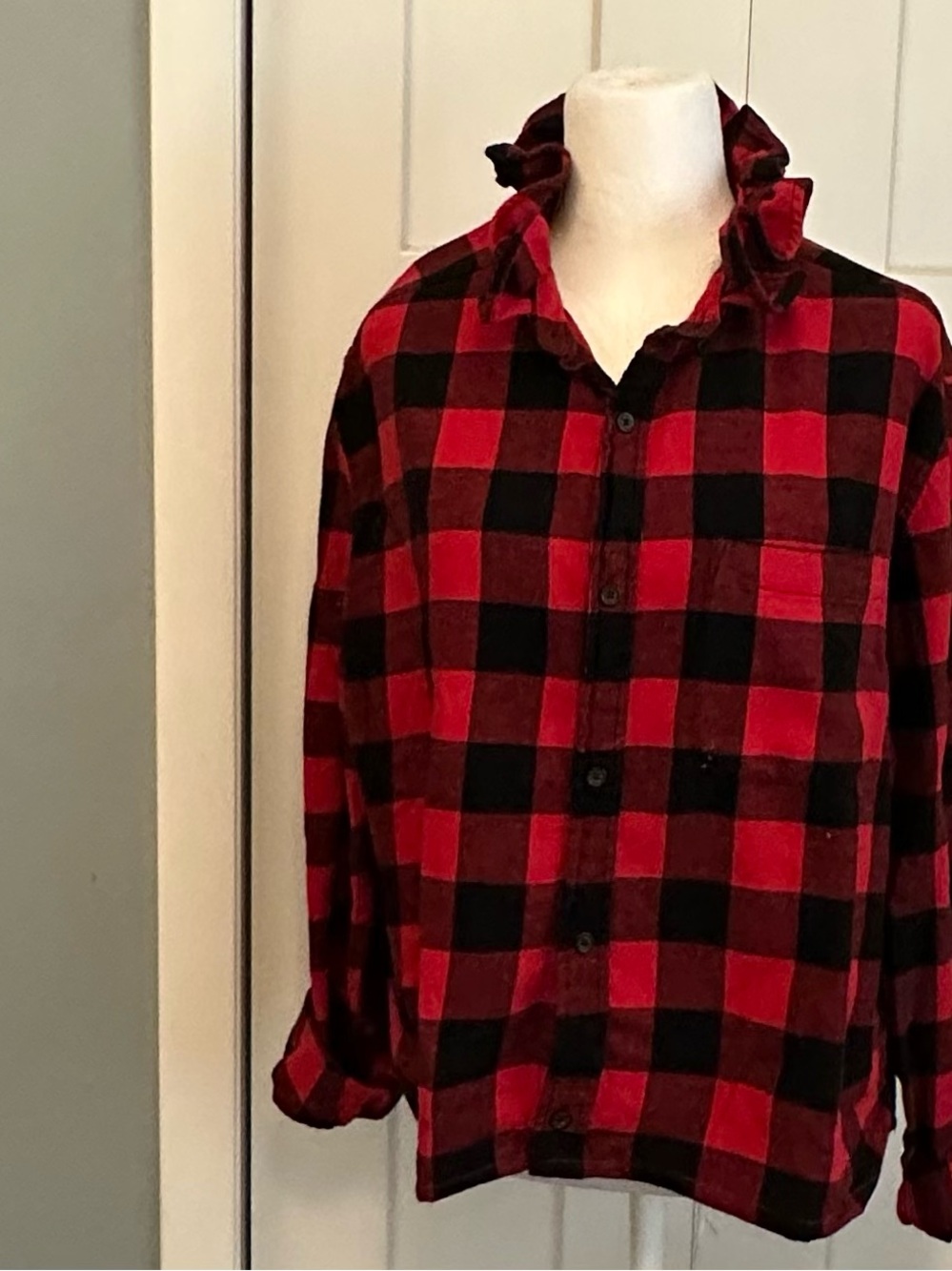 Women - Upcycled (reworked) men’s shirt with ruffled collar